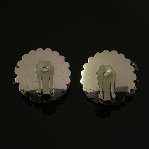 ✨Beautiful VTG Traditional Blue Stone Clip On Ears - Picture 2 of 2